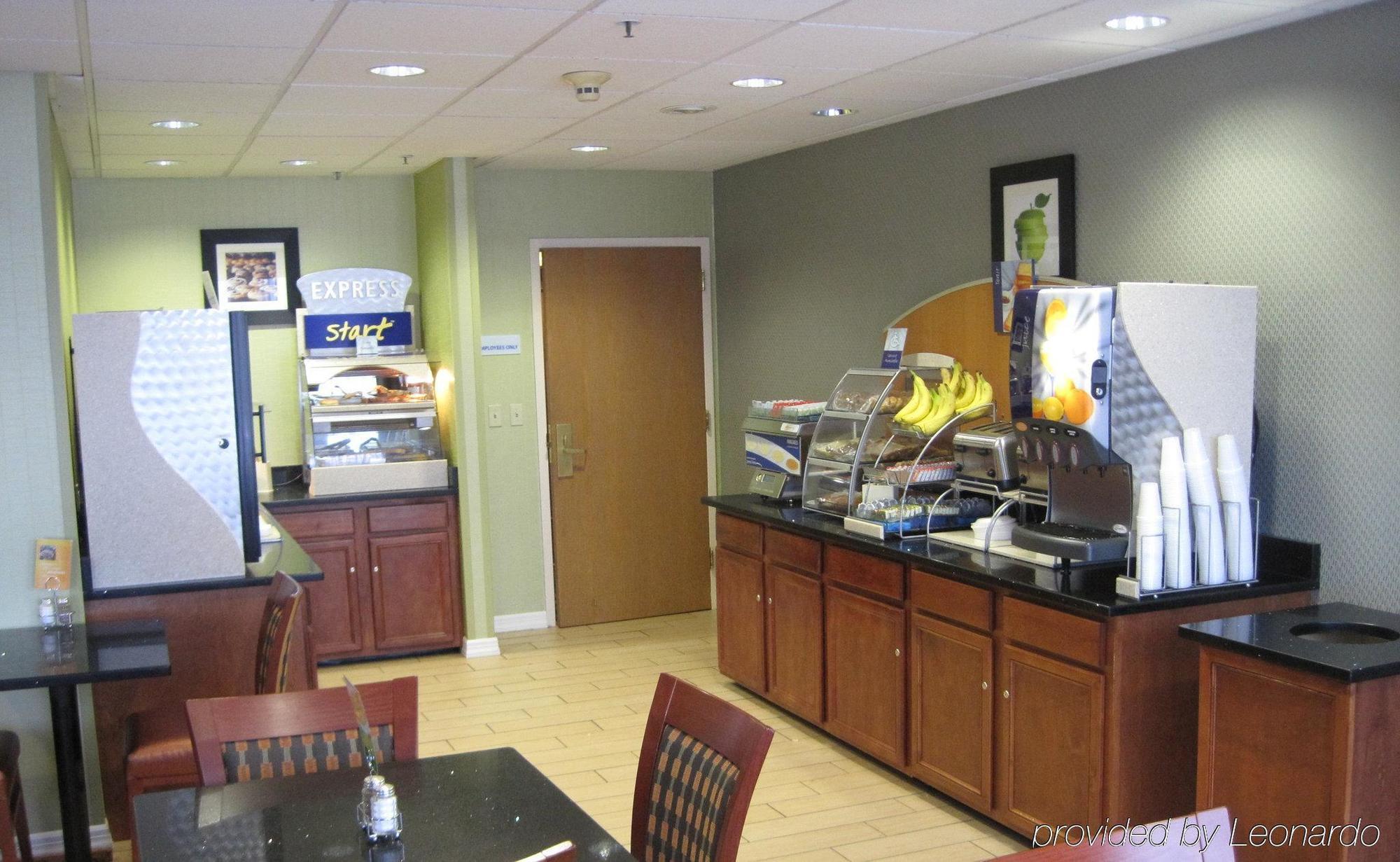 Holiday Inn Express & Suites Allentown-Dorney Park Area By Ihg Restaurant photo