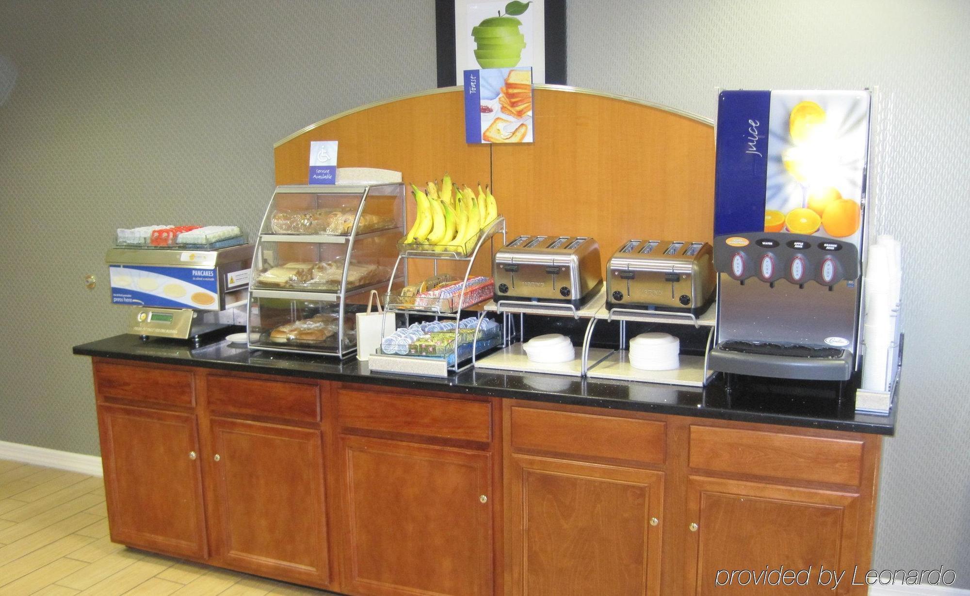 Holiday Inn Express & Suites Allentown-Dorney Park Area By Ihg Restaurant photo