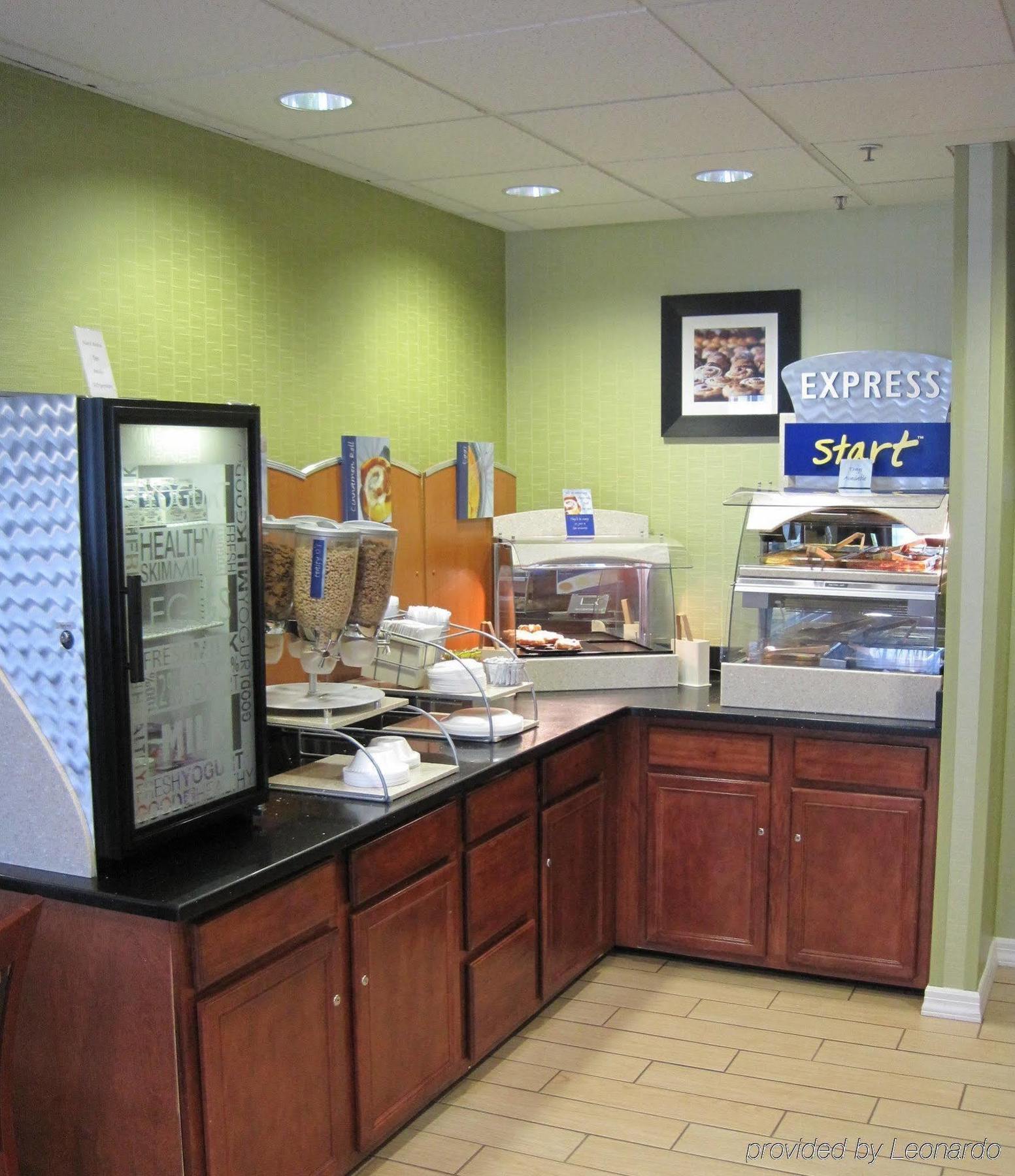 Holiday Inn Express & Suites Allentown-Dorney Park Area By Ihg Restaurant photo