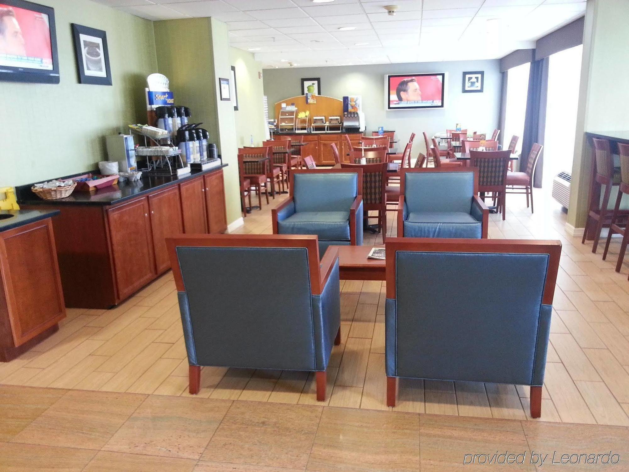 Holiday Inn Express & Suites Allentown-Dorney Park Area By Ihg Restaurant photo