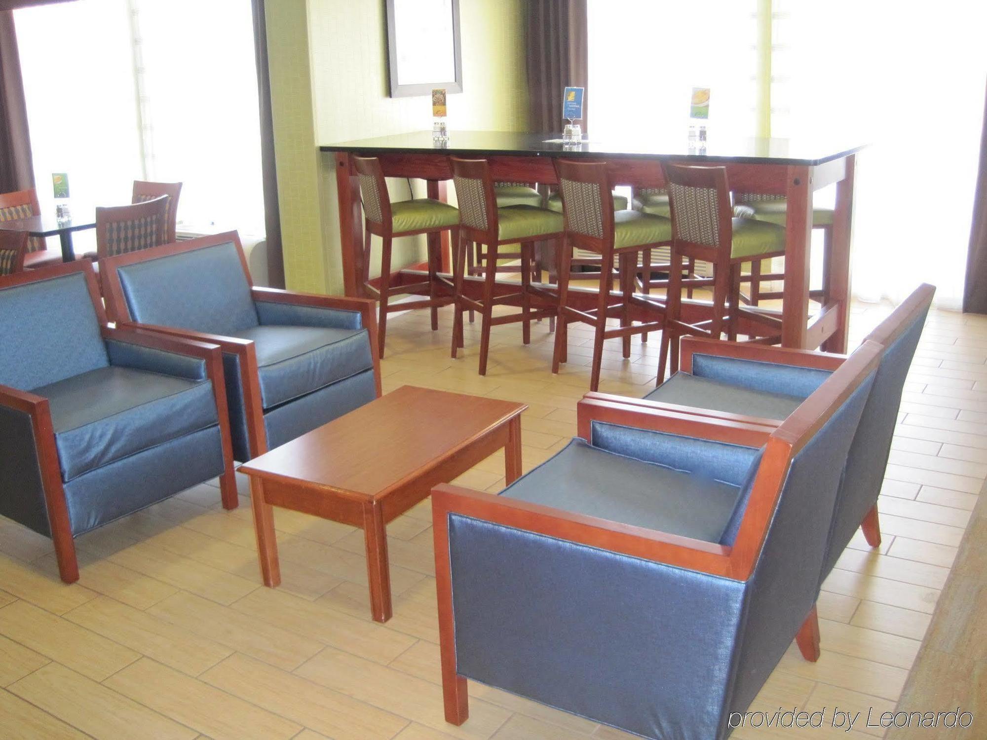 Holiday Inn Express & Suites Allentown-Dorney Park Area By Ihg Restaurant photo